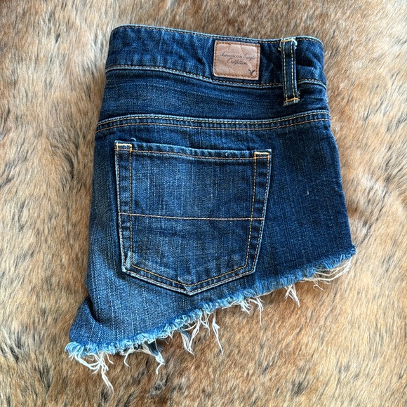 ‼️Prices dropped for ONE DAY ONLY ‼️ Size 2 American Eagle Cutoff Shorts - Picture 2 of 4
